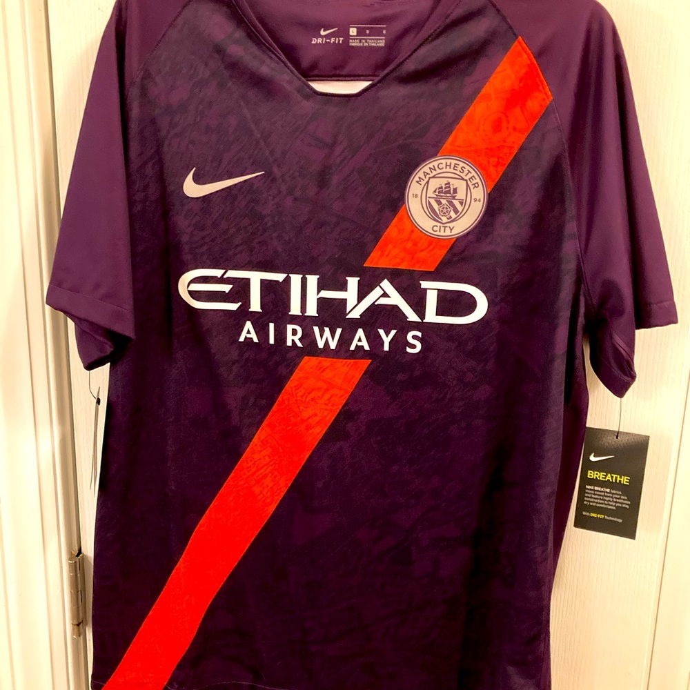 Nike ETIHAD/Air Ways Signature and Logo